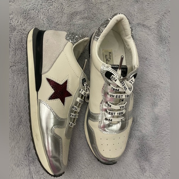 Like new Vintage Havana sneaker 8.5 woman’s shoes with burgundy star lace up - Picture 2 of 3